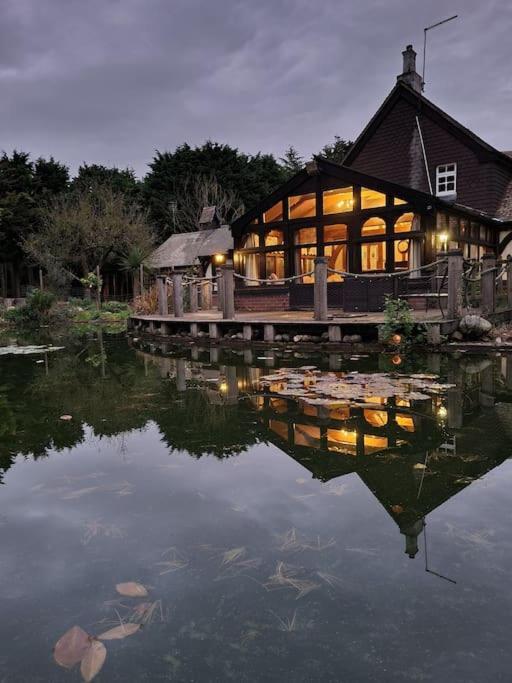 Beautiful Cottage In Brentwood Kelvedon Hatch Екстериор снимка